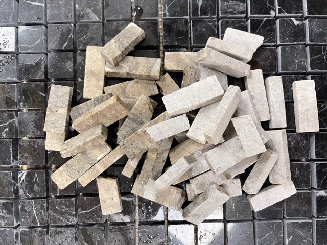 Morceaux de baguettes de marbre N°98, Par 100g