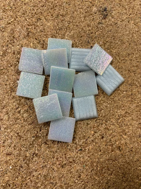 Pate de Verre Bleu Clair Irisé 2 x 2 cm, Par 100 g
