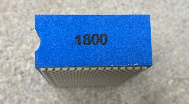 Cale à poncer grain de 1800 pour le verre